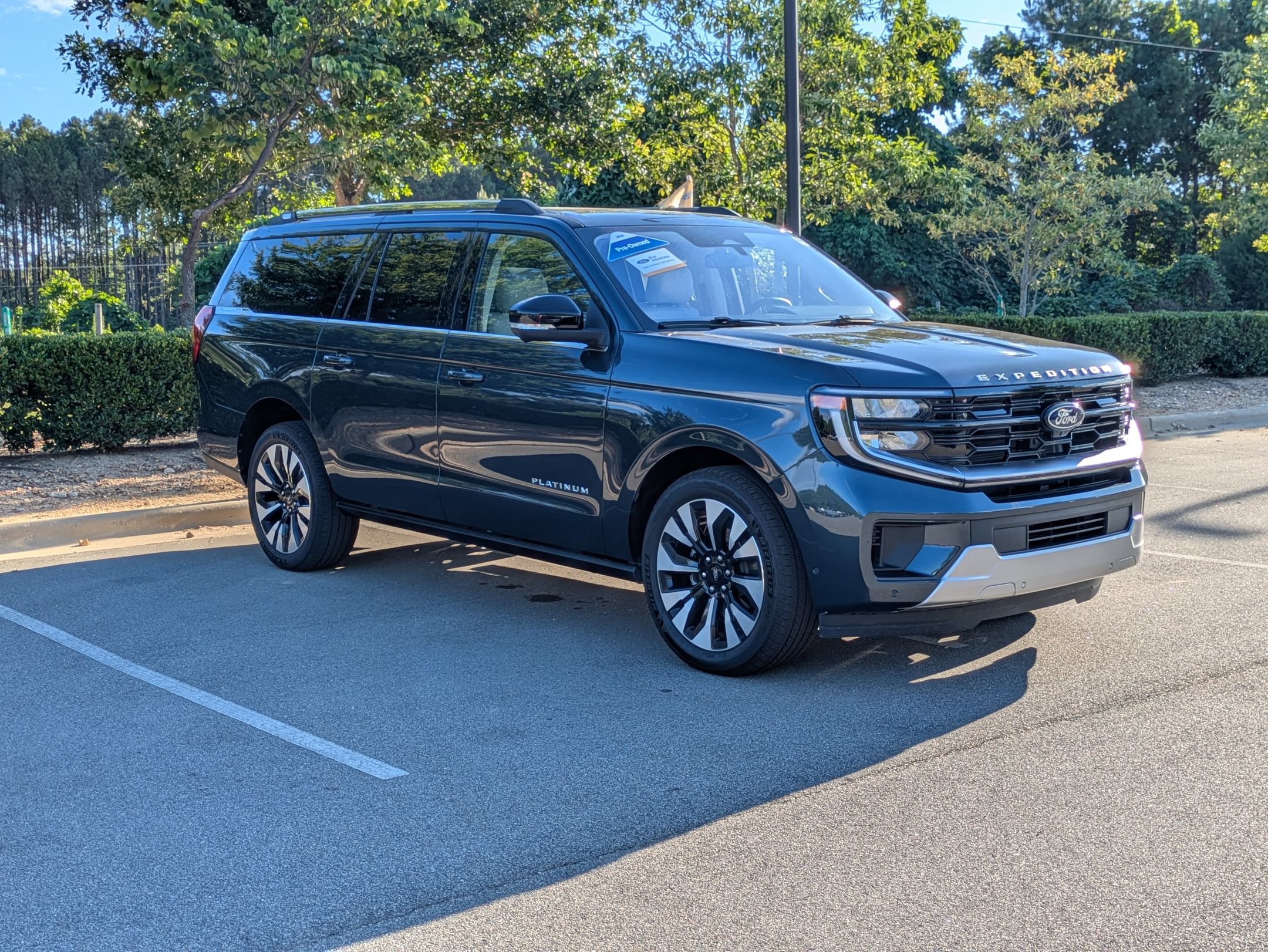 Certified 2025 Ford Expedition Max Platinum w/ Platinum Ultimate Package AWD/4WD image 1