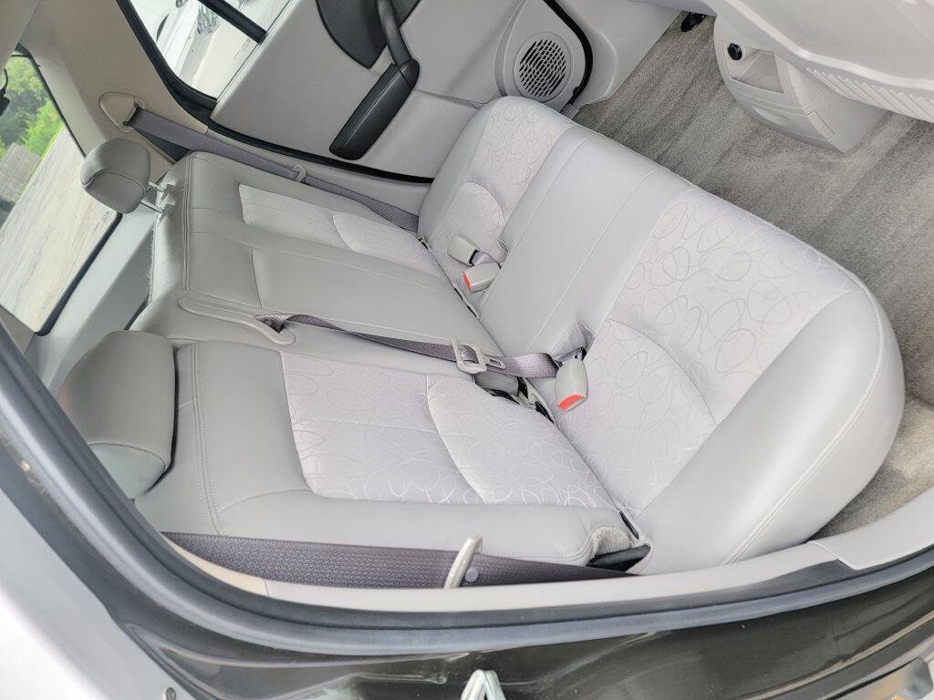 Used 2004 Saturn Vue 2WD V6 w/ Safe & Sound Pkg image 18
