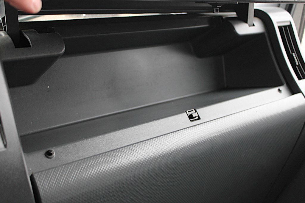 Used 2019 Isuzu NPR image 24