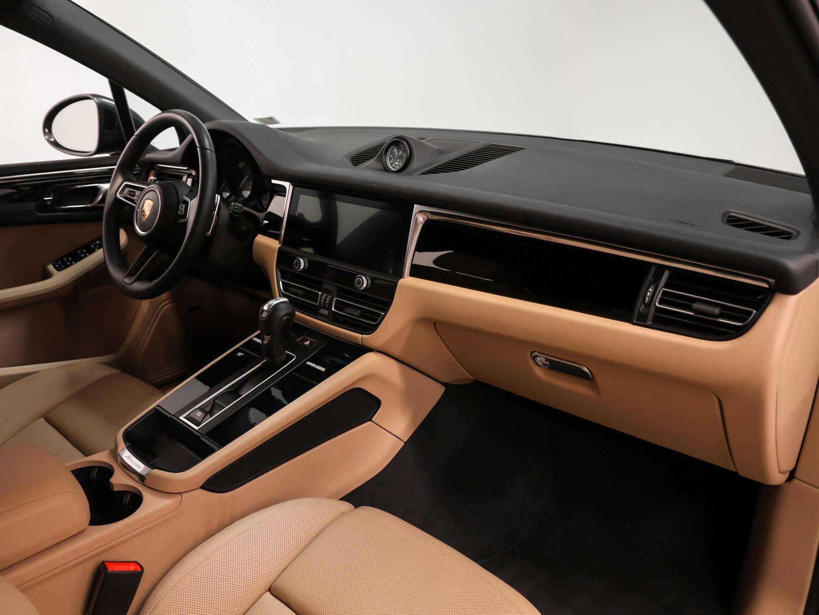 Used 2025 Porsche Macan image 20