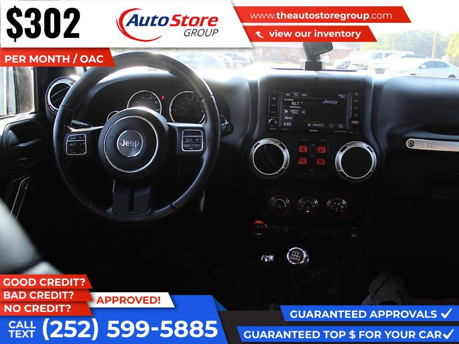 Used 2015 Jeep Wrangler Unlimited Sahara w/ Dual Top Group AWD/4WD image 12