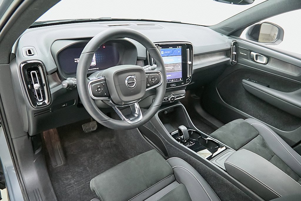Certified 2023 Volvo XC40 Recharge Ultimate image 13