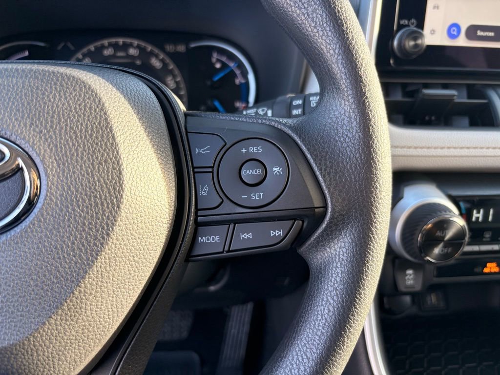 Used 2025 Toyota RAV4 XLE image 23