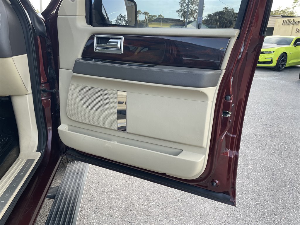 Used 2016 Lincoln Navigator L Reserve AWD/4WD image 34