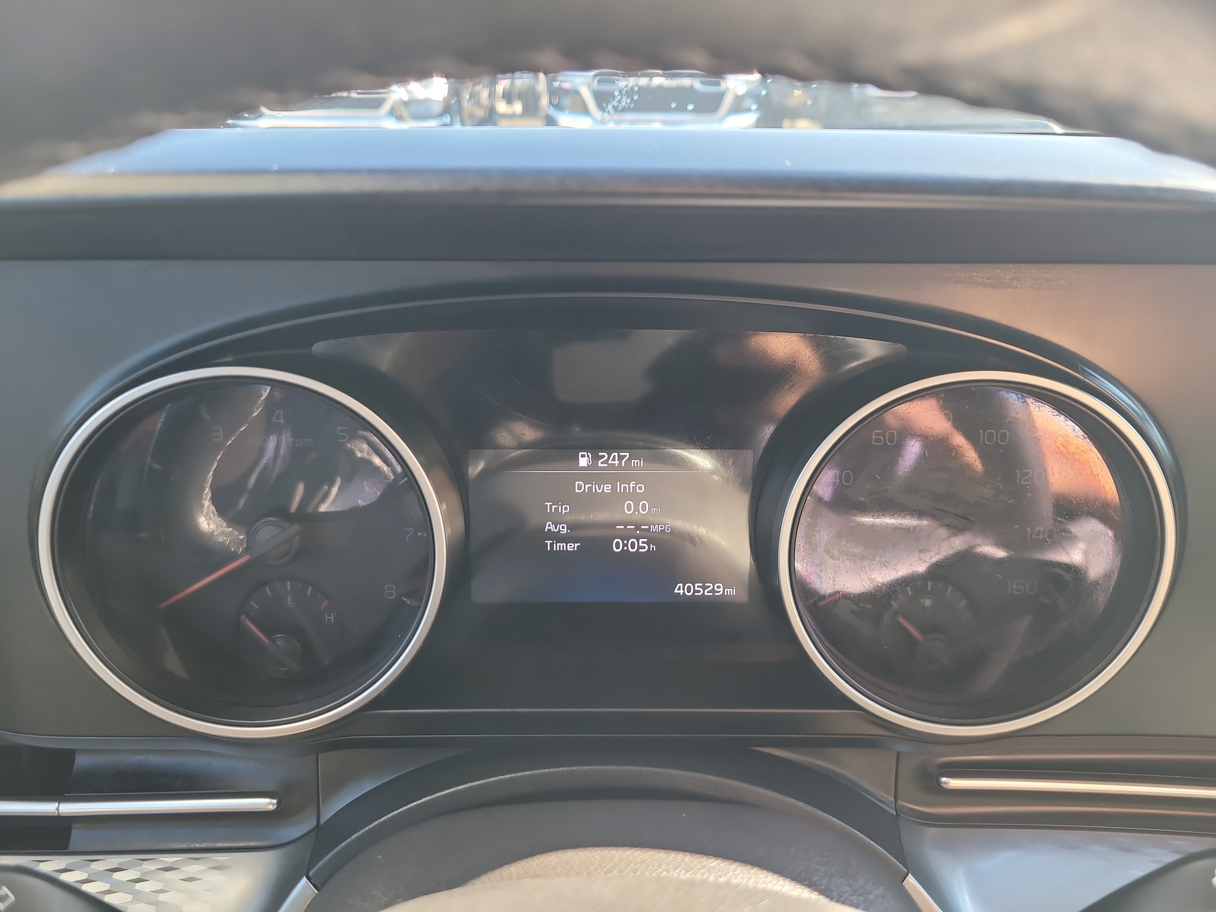 Used 2024 Kia Carnival LX FWD image 29