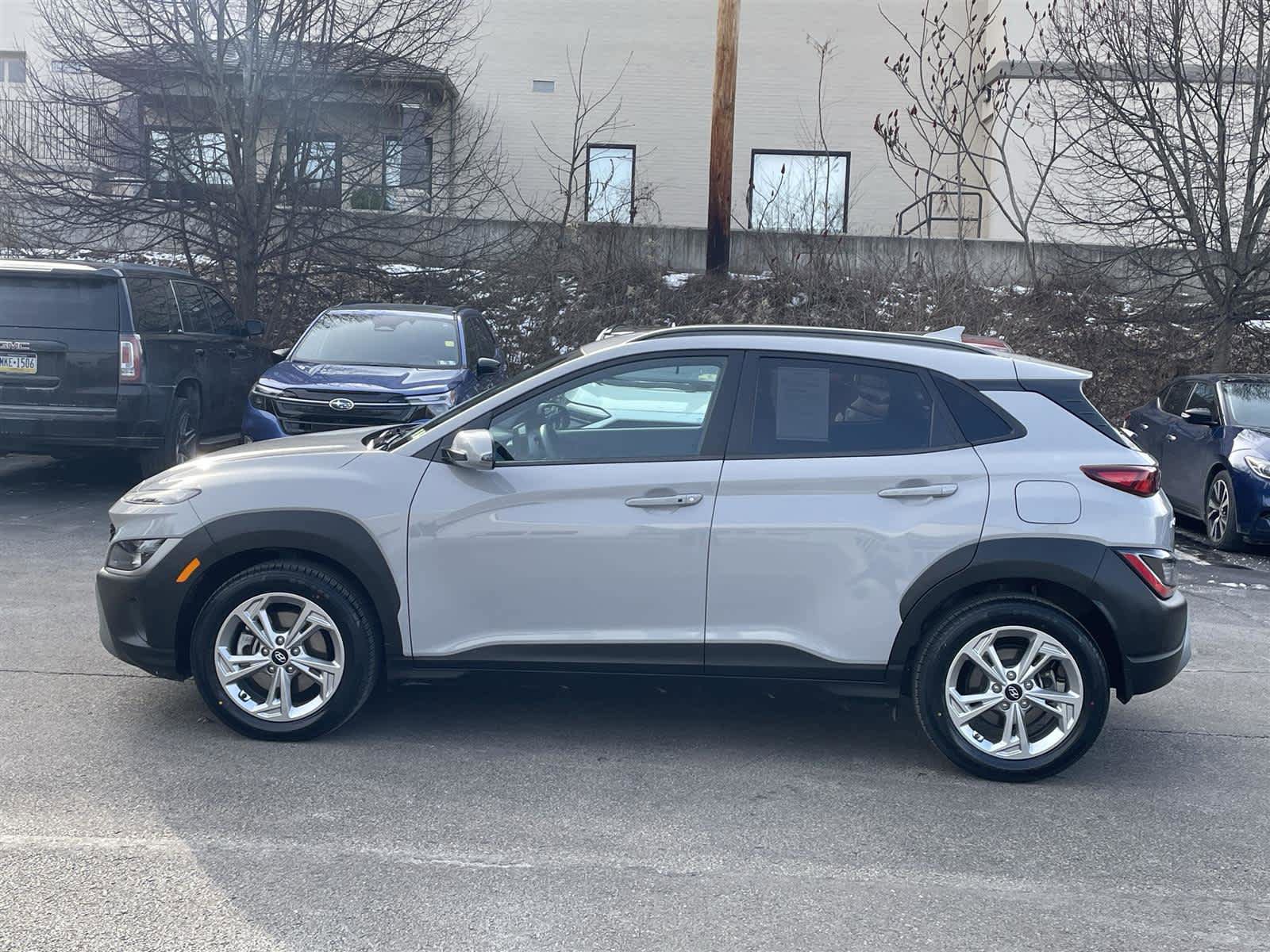 Used 2023 Hyundai Kona SEL AWD/4WD image 2