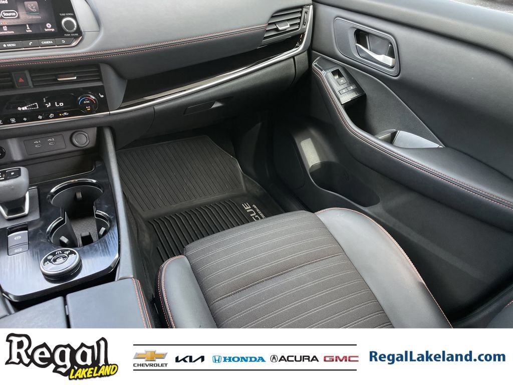 Used 2025 Nissan Rogue SV image 16