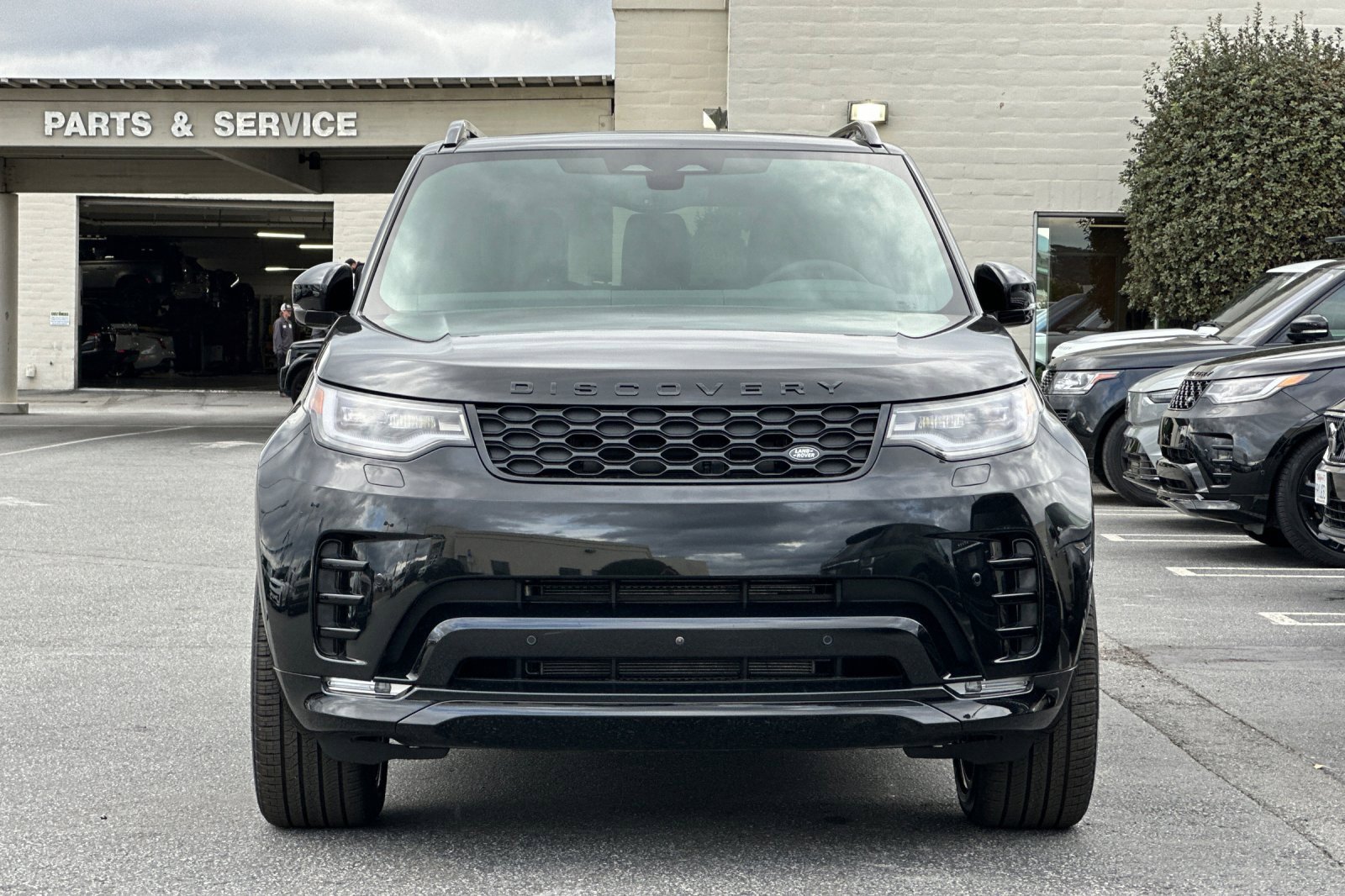 New 2026 Land Rover Discovery Dynamic SE image 8