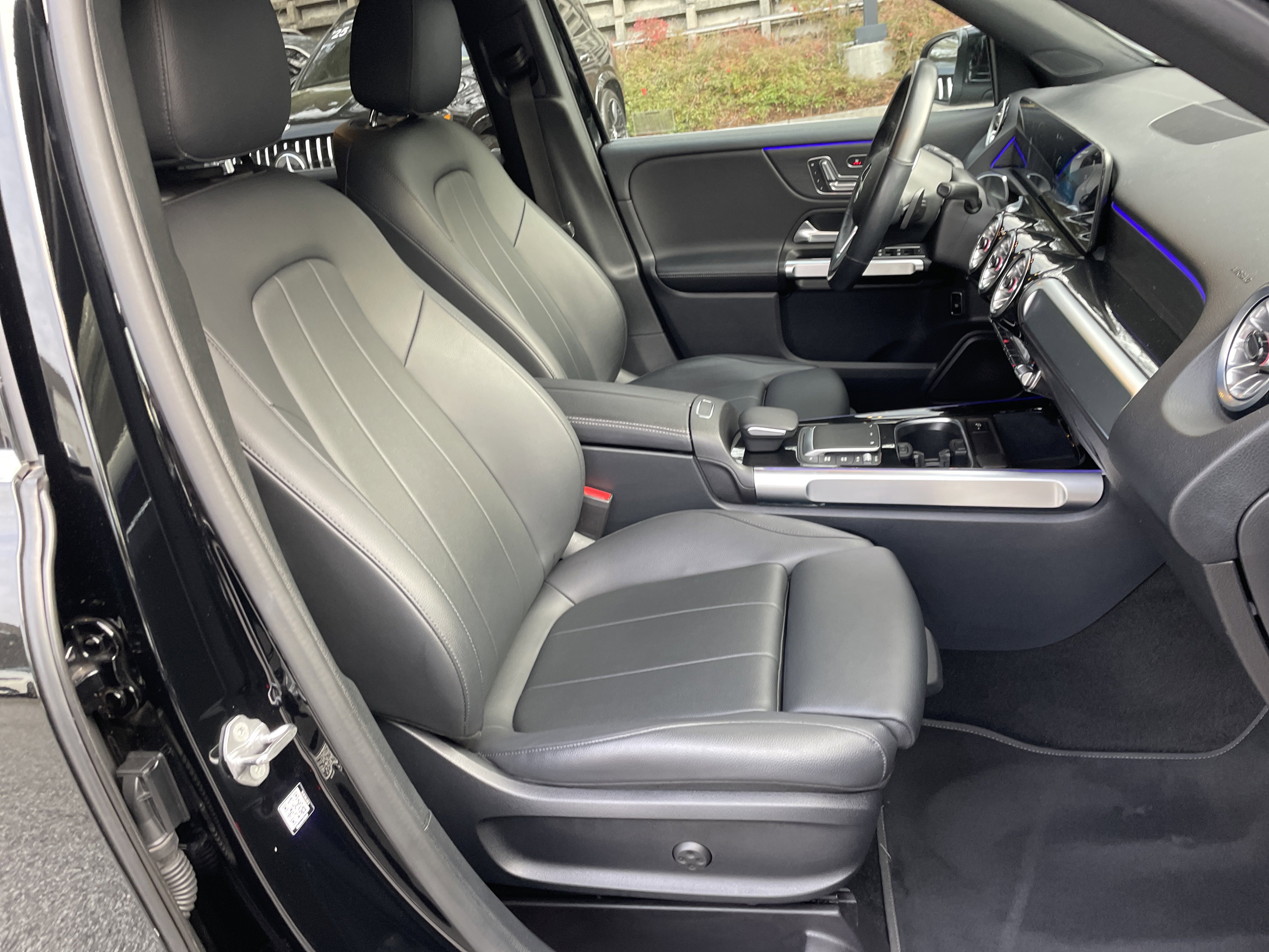 Certified 2022 Mercedes-Benz GLB 250 4MATIC image 49