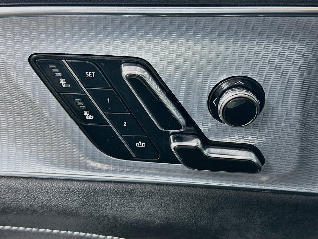 Used 2024 Cadillac Lyriq Tech AWD/4WD image 17