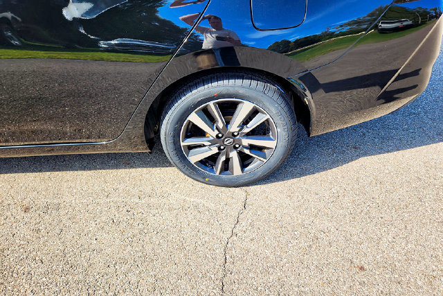 Used 2025 Nissan Versa SV FWD image 26