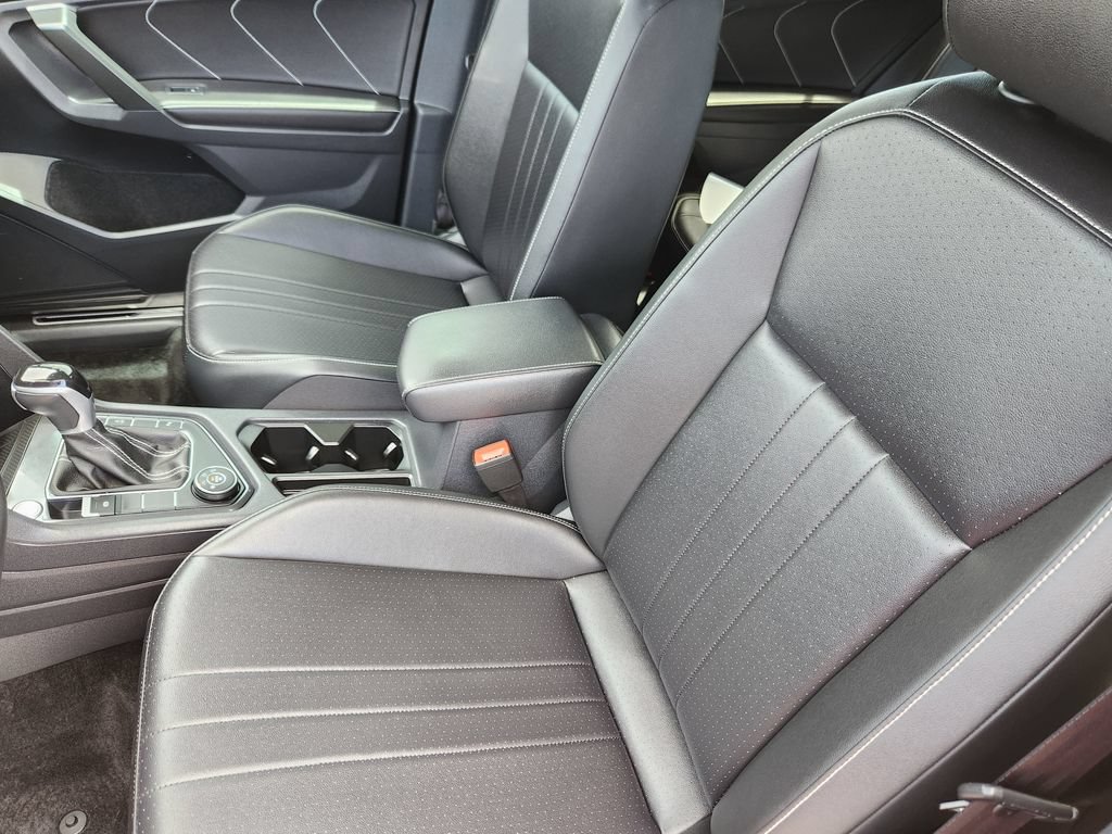 Certified 2024 Volkswagen Tiguan SE R-Line w/ MDO Package, Two-Row AWD/4WD image 10