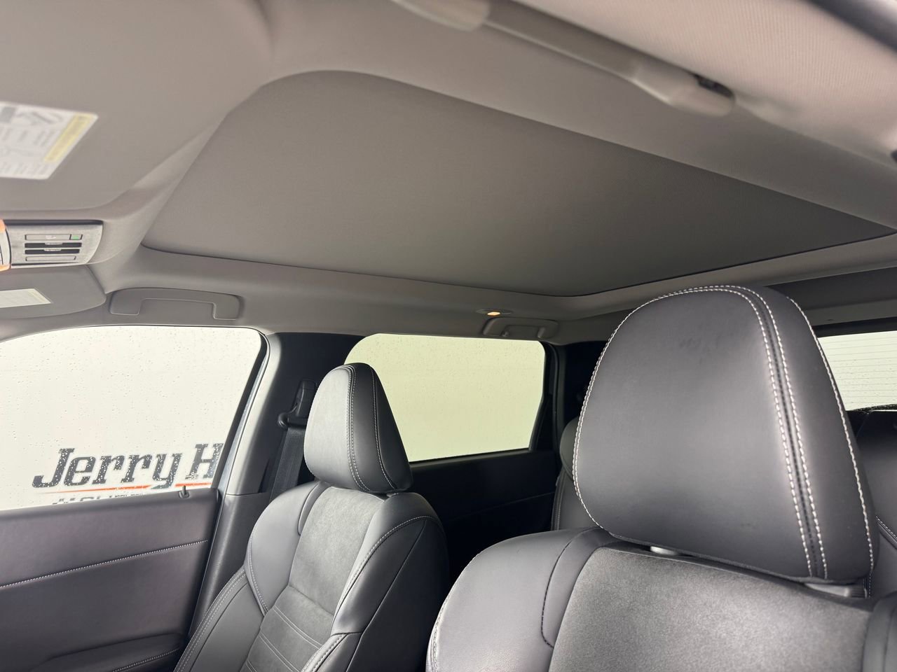 Used 2024 Mitsubishi Outlander SE image 4