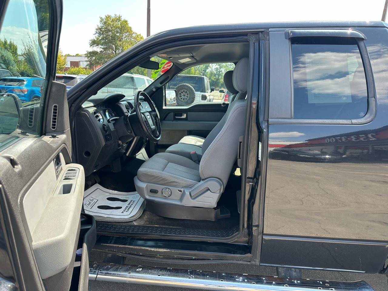 Used 2014 Ford F150 XLT w/ Equipment Group 302A Luxury AWD/4WD image 16