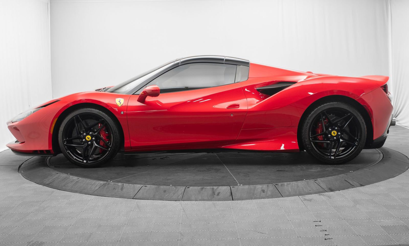 Used 2021 Ferrari F8 Tributo RWD image 15