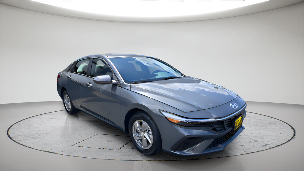 Used 2026 Hyundai Elantra SE FWD image 1