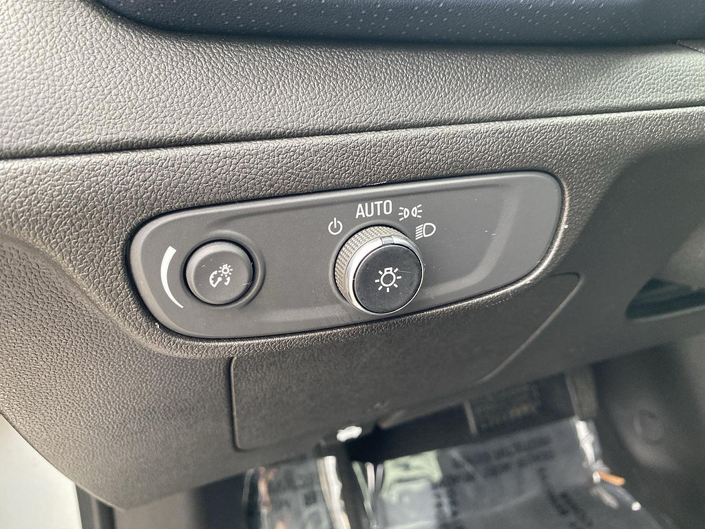 Certified 2023 Chevrolet Bolt EUV Premier w/ Sun & Sound Package FWD image 21