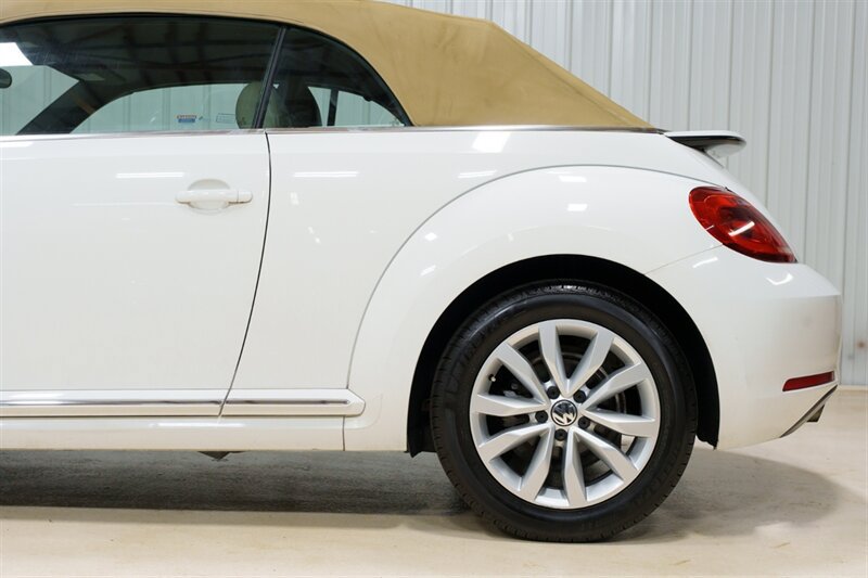 Used 2013 Volkswagen Beetle TDI FWD image 4