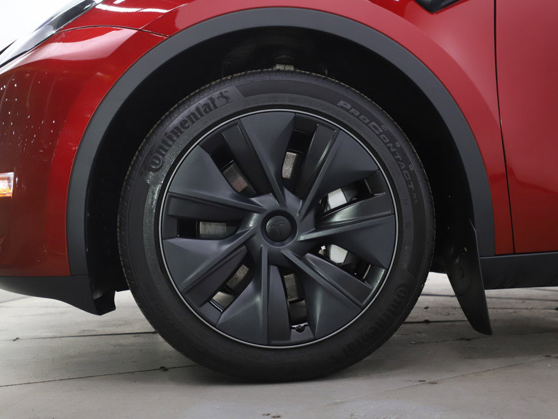 Used 2025 Tesla Model Y Long Range image 31