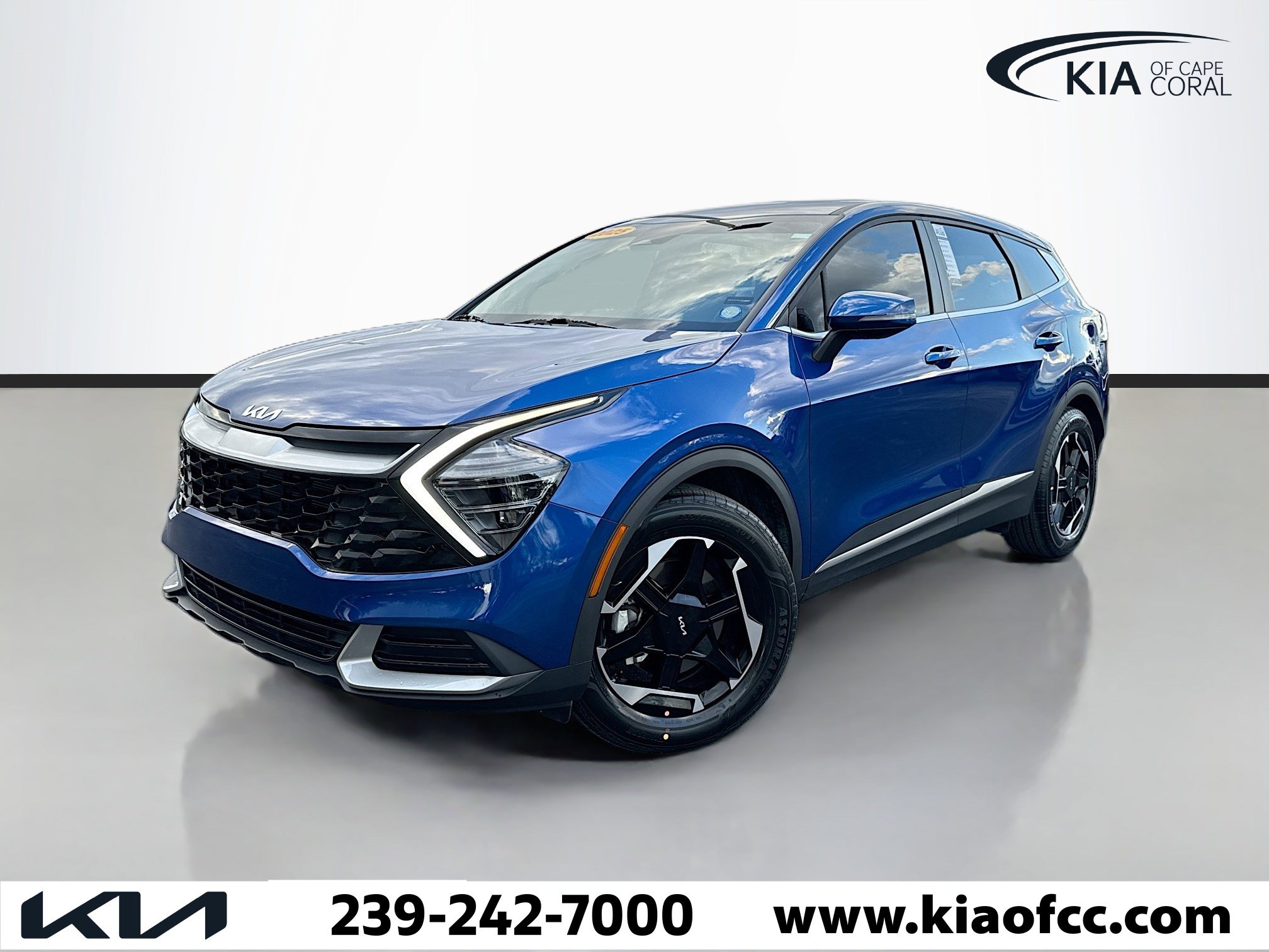 Used 2025 Kia Sportage EX image 1