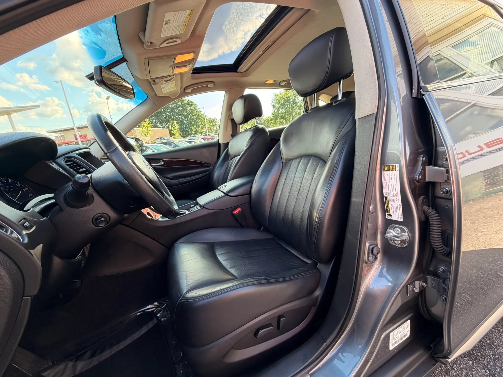 Used 2016 INFINITI QX50 AWD w/ Premium Package image 14
