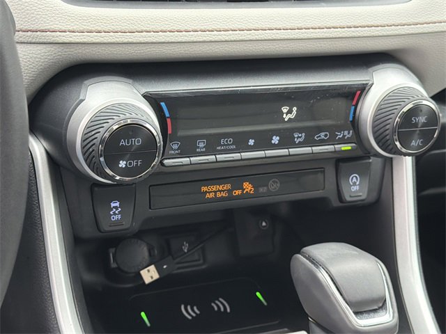 Used 2022 Toyota RAV4 XLE Premium image 31