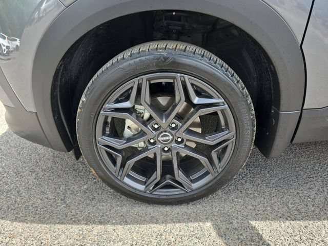 Used 2025 Nissan Kicks SR FWD image 16