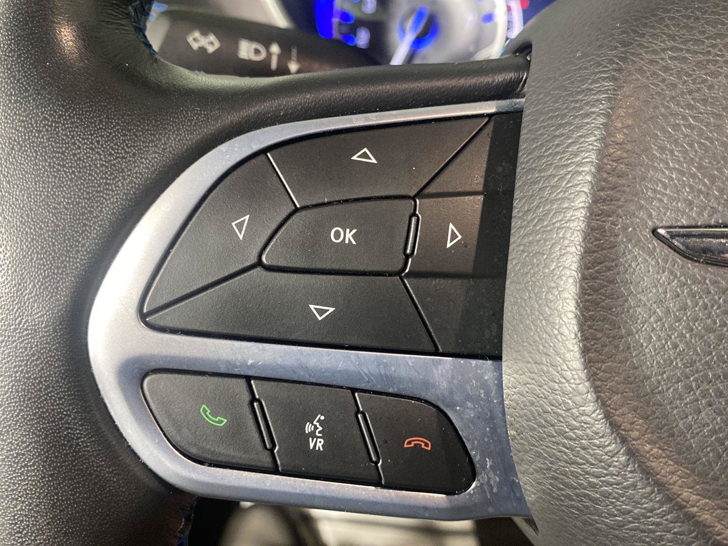 Used 2021 Chrysler Pacifica Touring-L w/ Uconnect Theater Family Group AWD/4WD image 18