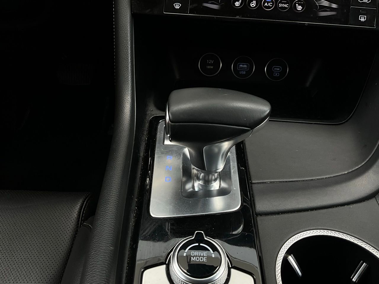 Used 2025 Genesis G70 2.5T image 23