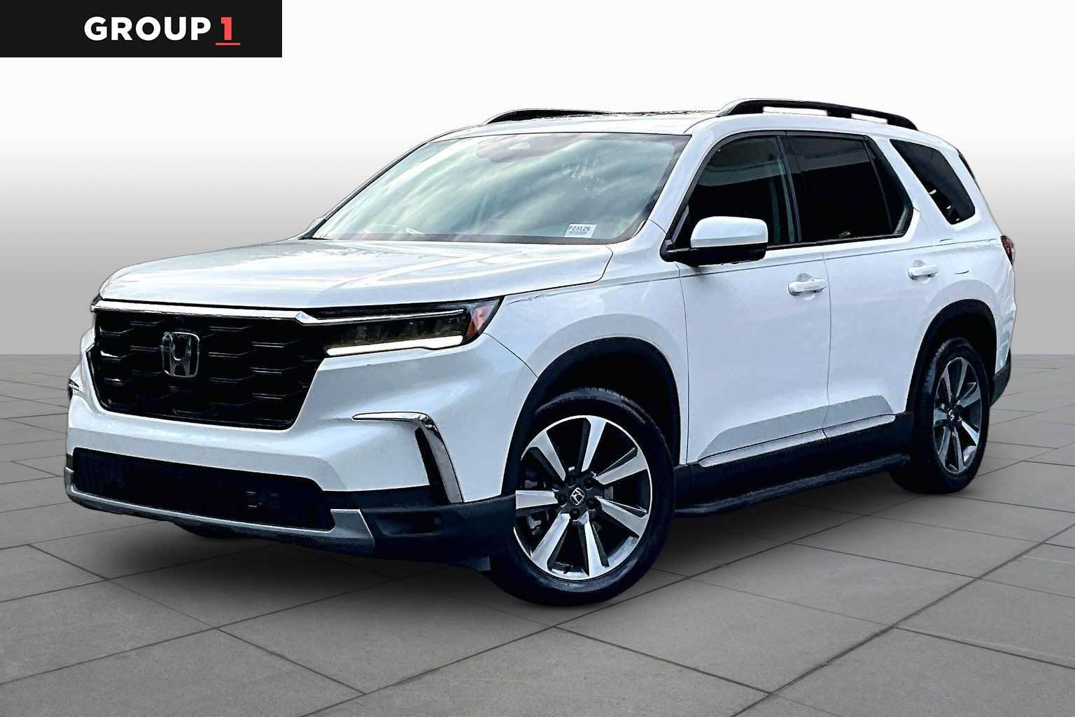 Used 2025 Honda Pilot Elite image 1