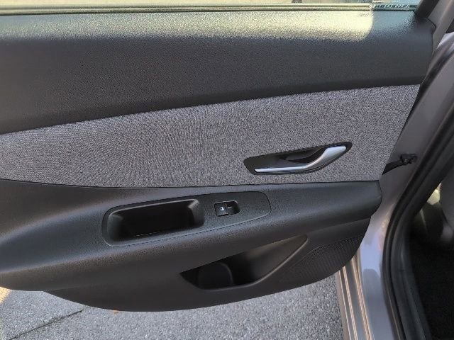 Used 2024 Hyundai Elantra Limited image 19