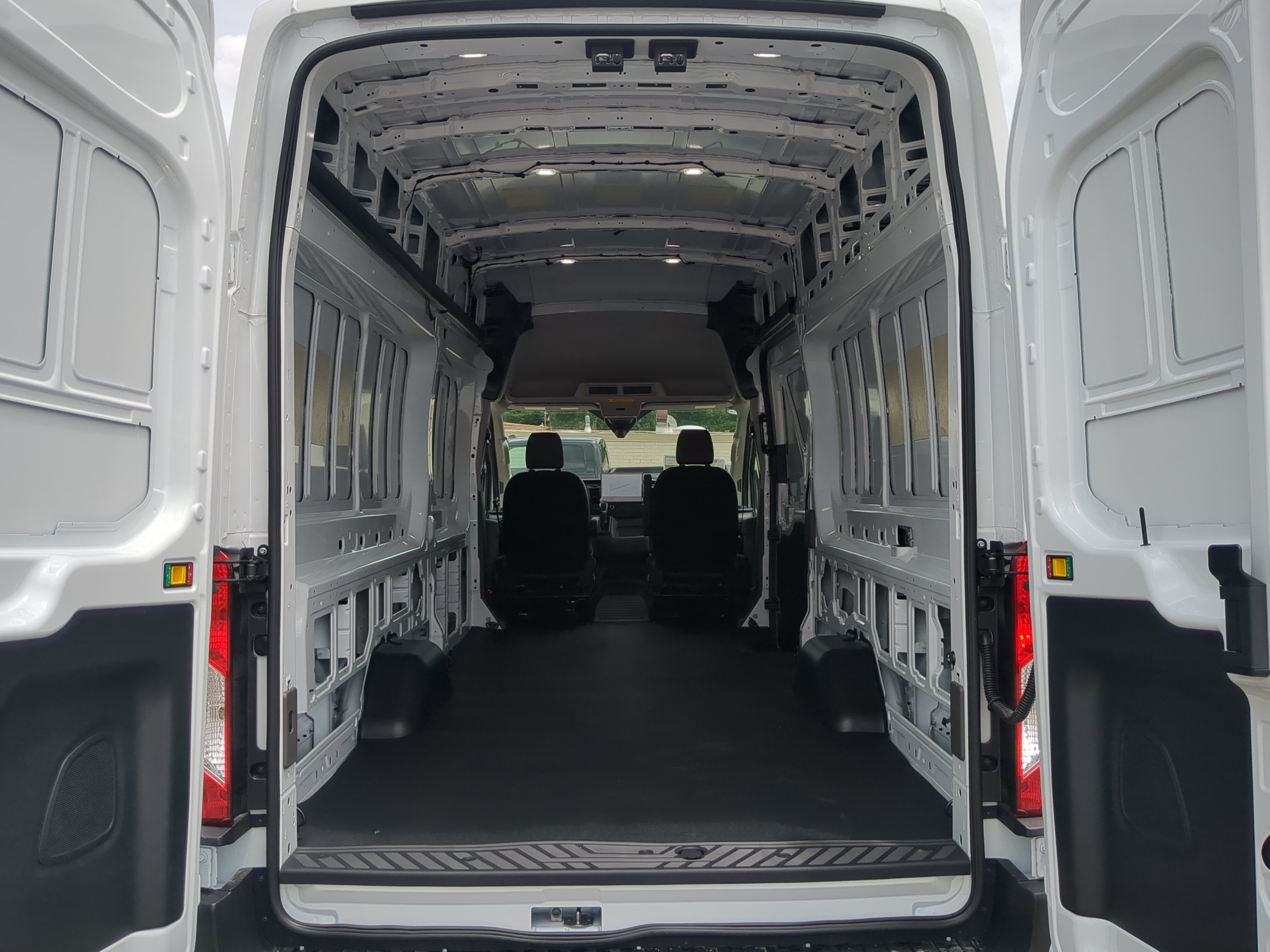 New 2026 Ford Transit 250 148 High Roof Extended RWD image 11