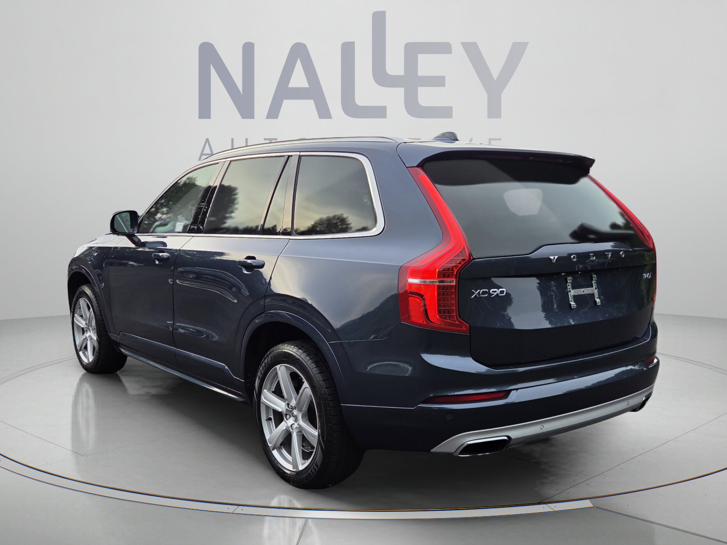 Used 2020 Volvo XC90 T6 Momentum AWD/4WD image 3