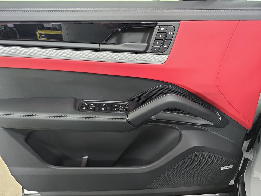 Certified 2026 Porsche Cayenne AWD/4WD image 22
