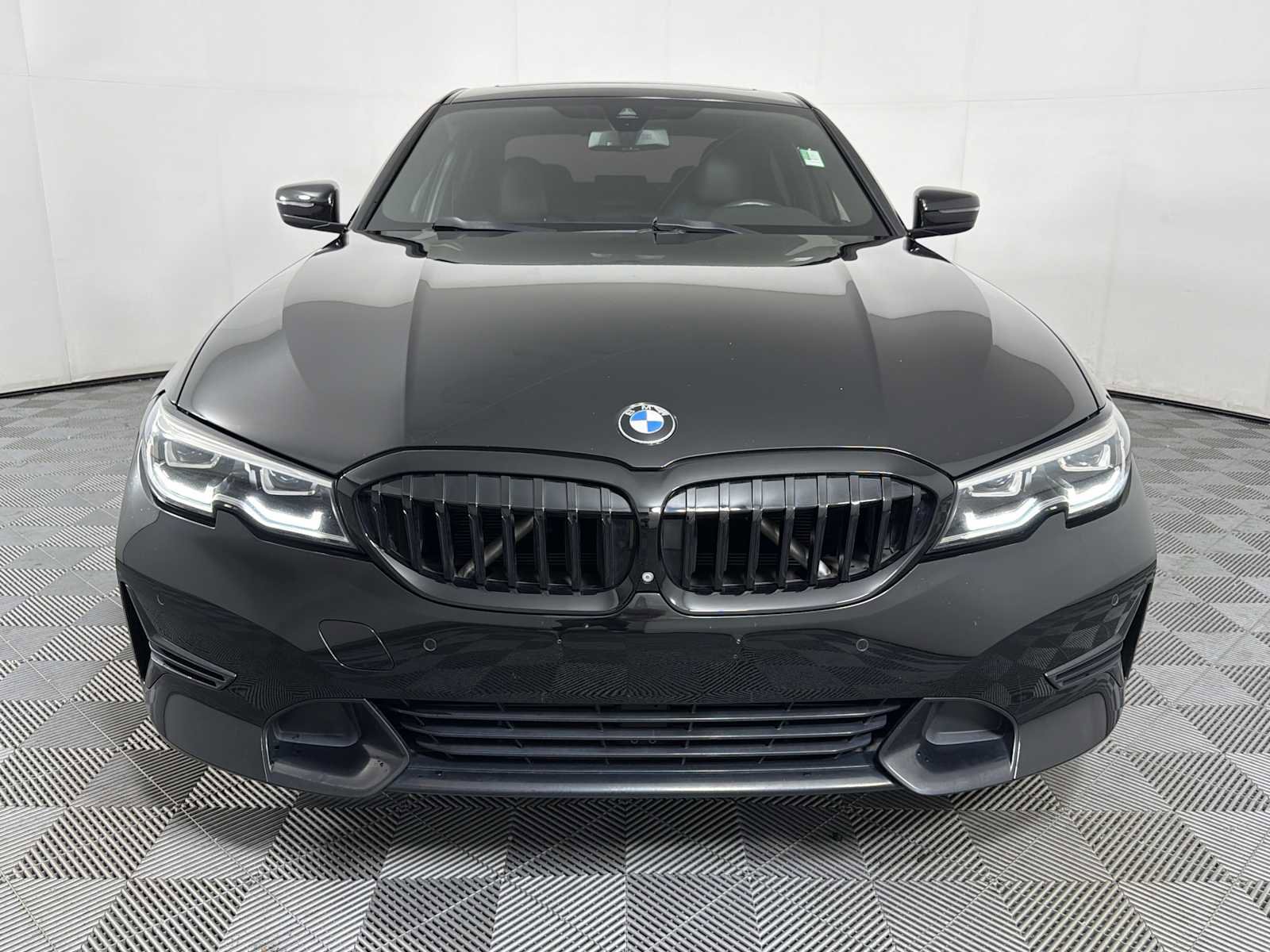 Used 2019 BMW 330i Sedan w/ Convenience Package RWD video 2