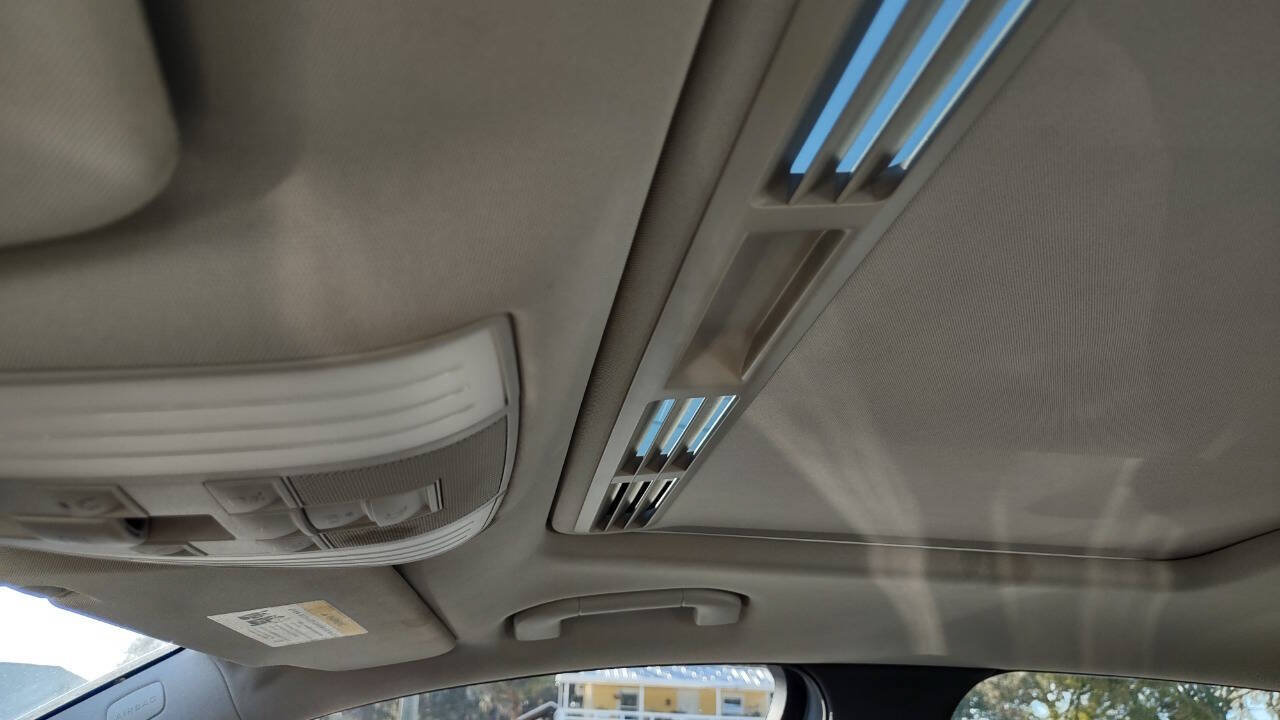 Used 2012 Mercedes-Benz E 350 4MATIC Sedan image 27