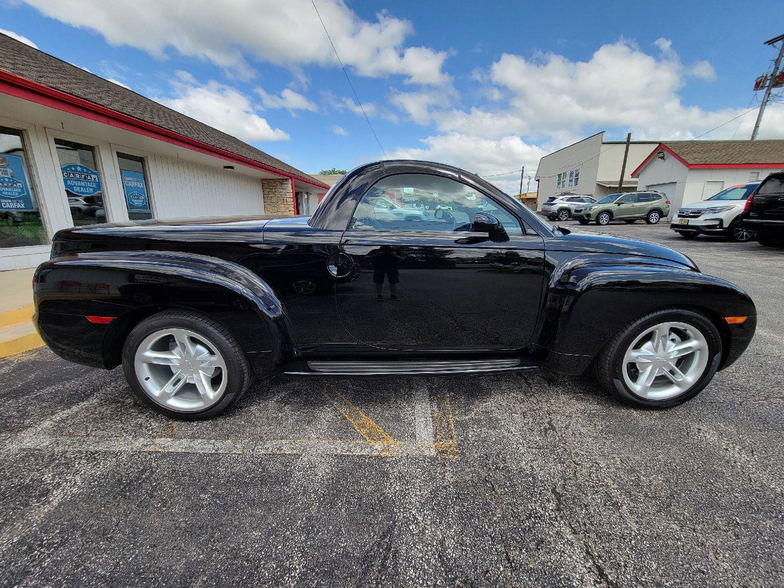 Used 2003 Chevrolet SSR w/ Preferred Equipment Group RWD image 14