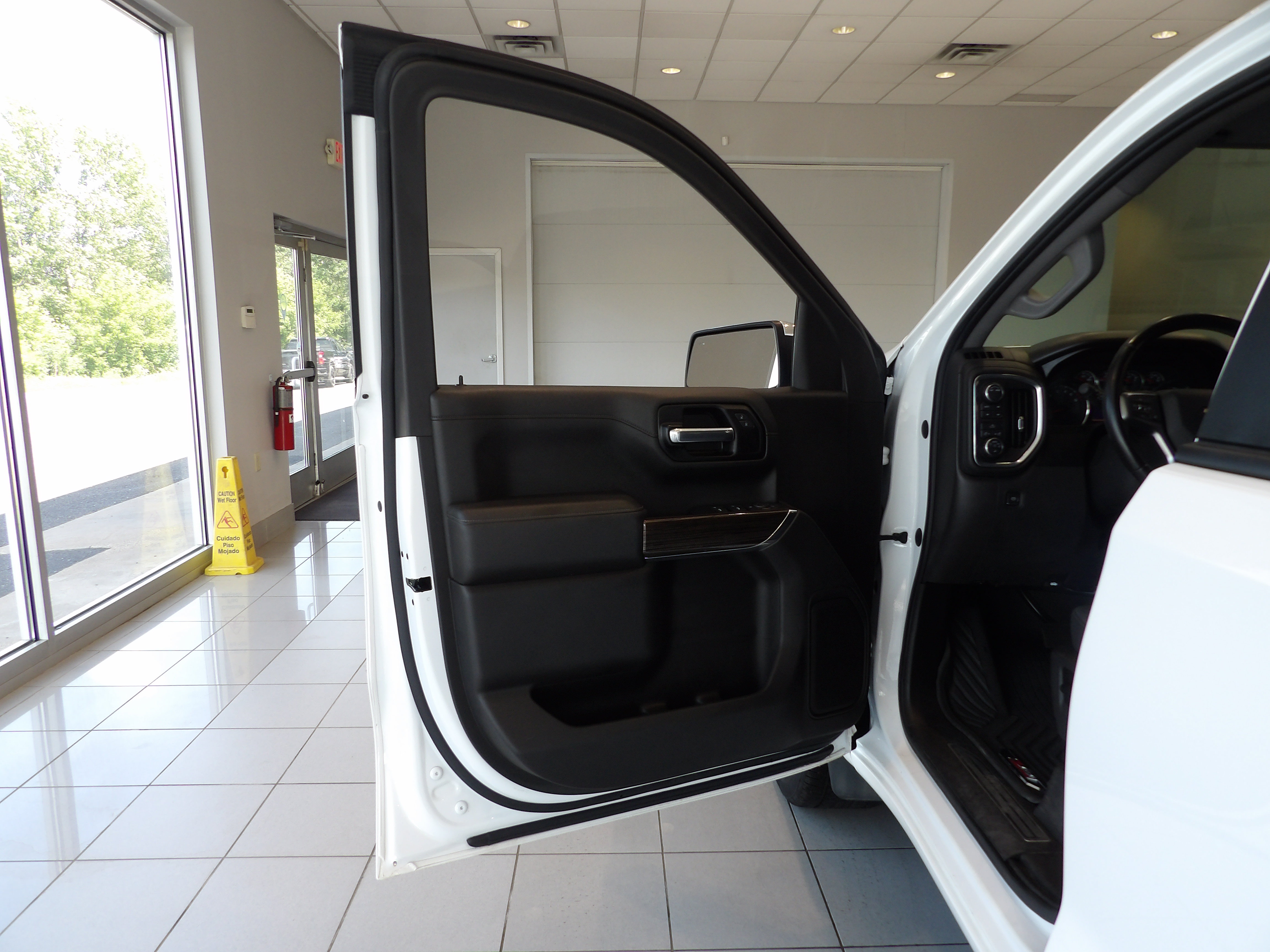 Used 2021 Chevrolet Silverado 1500 LT AWD/4WD image 8