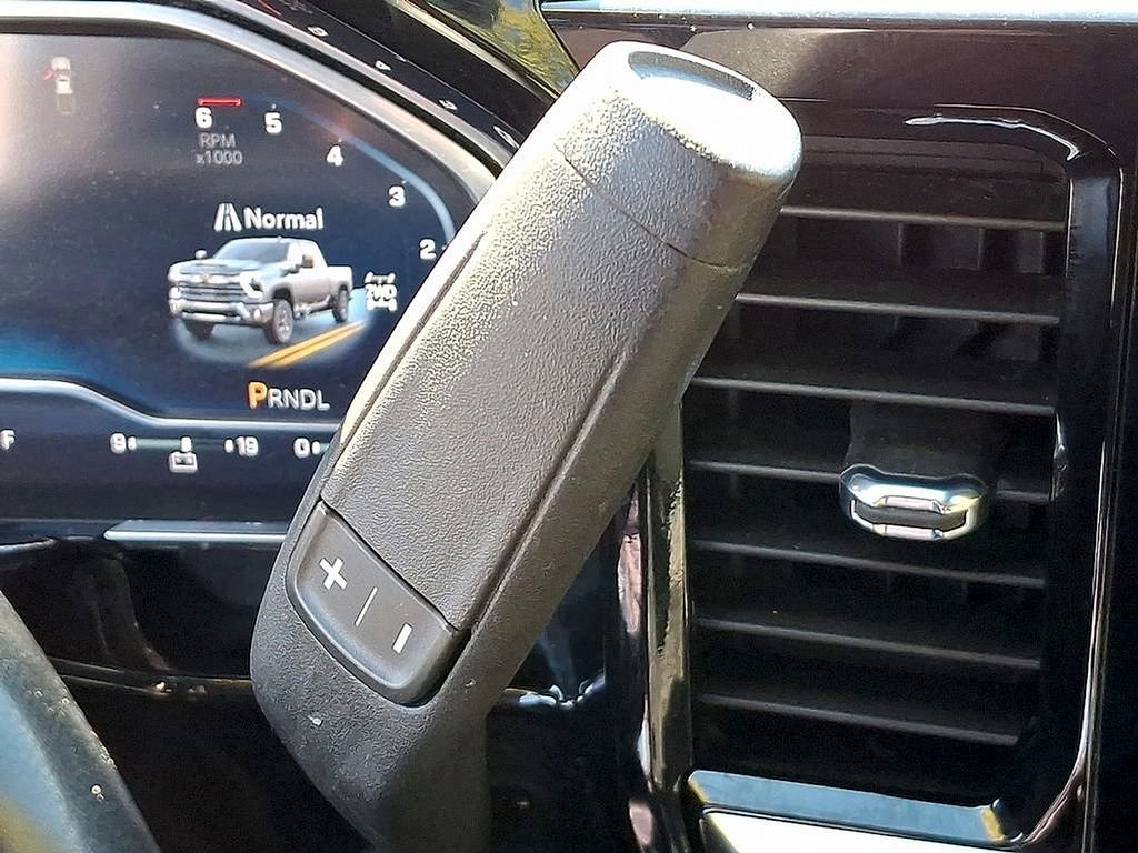 Used 2024 Chevrolet Silverado 3500 LT w/ Convenience Package image 14