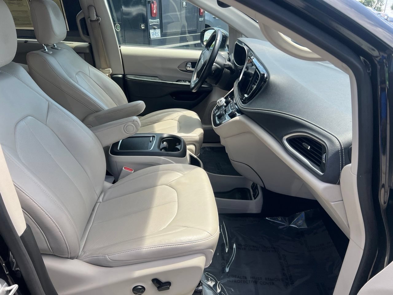 Used 2021 Chrysler Pacifica Touring-L FWD image 25