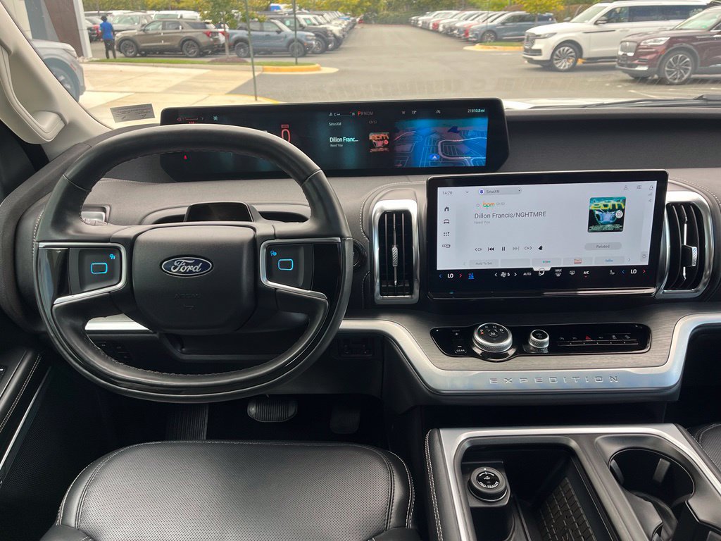 Certified 2025 Ford Expedition Max Platinum w/ Driver's Package AWD/4WD image 16