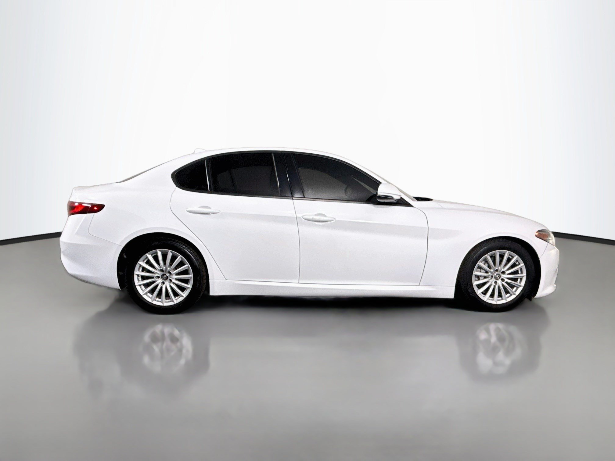 Used 2022 Alfa Romeo Giulia Sprint RWD image 11