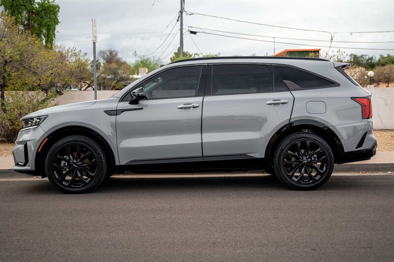 Used 2023 Kia Sorento SX FWD image 2