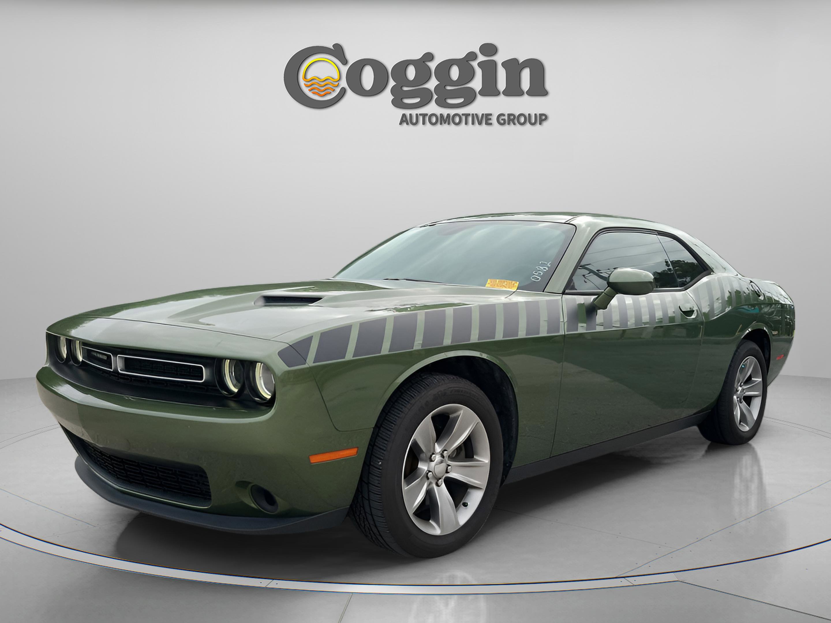 Used 2020 Dodge Challenger SXT image 2