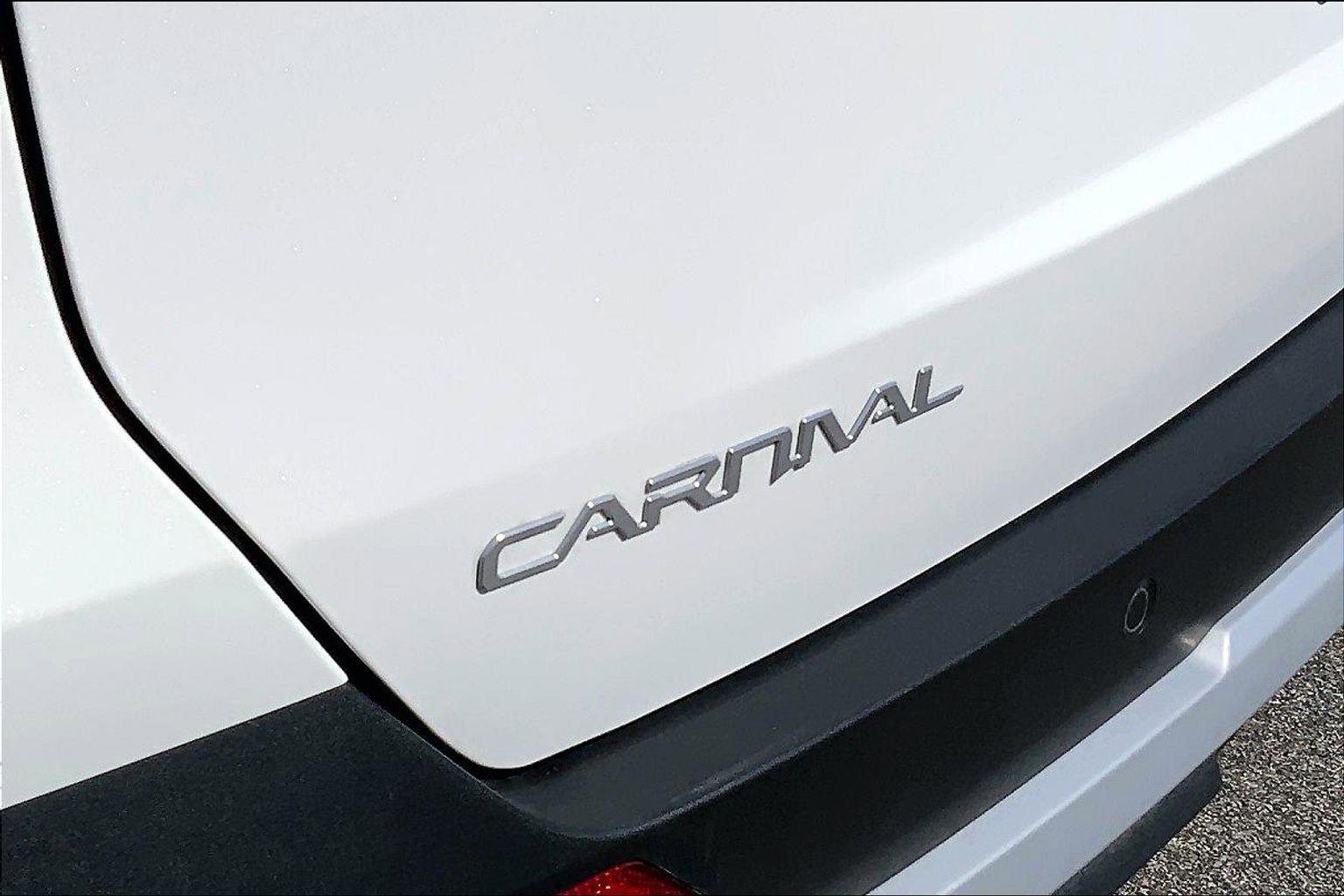Used 2026 Kia Carnival EX FWD image 8