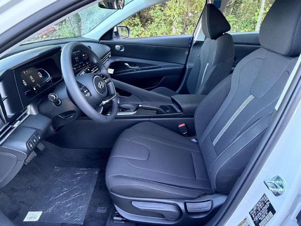 New 2026 Hyundai Elantra SE FWD image 15