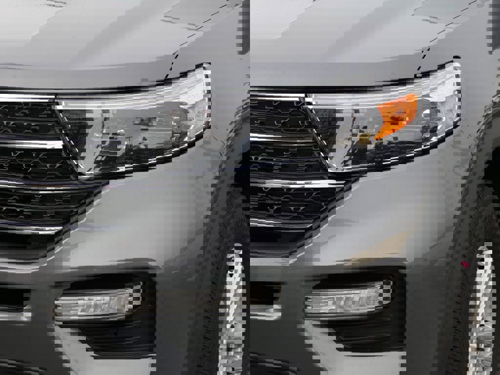 Used 2021 Ford Explorer XLT w/ Equipment Group 202A image 10