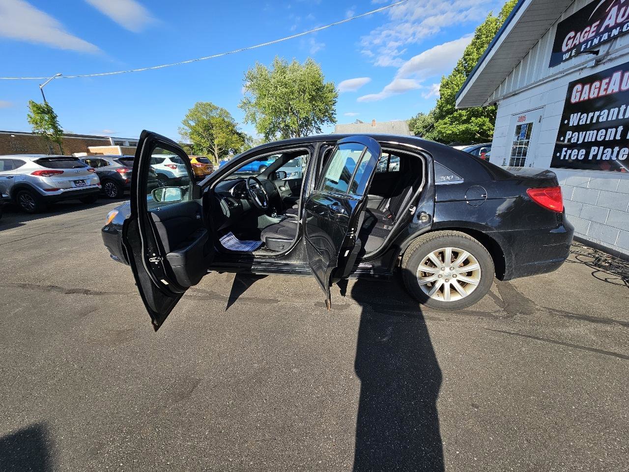 Used 2013 Chrysler 200 Touring FWD image 23