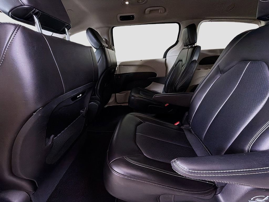 Used 2024 Chrysler Pacifica Touring-L image 22