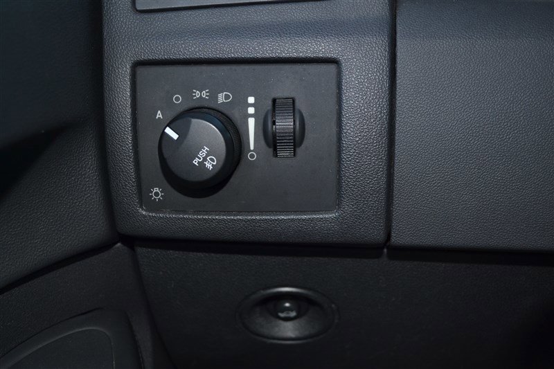 Used 2008 Chrysler 300 C image 16